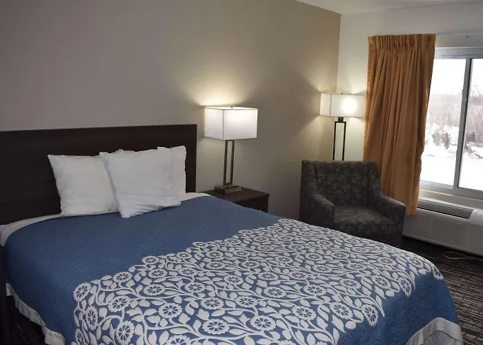 Super 8 By Wyndham Grand Island Hotel