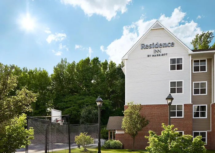Langhorne Hotels With Pool