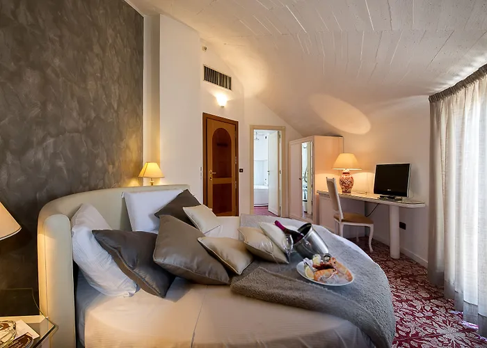 Volla (Naples) Hotels