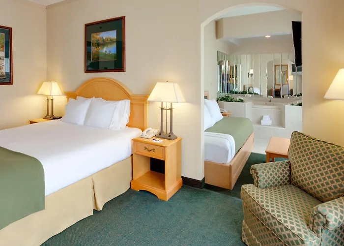 Watertown Hotels With Pool