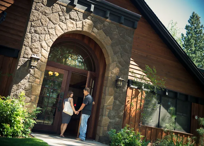 Fivepine Lodge Sisters