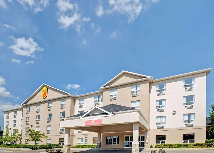 Barrie Hotels With Pool