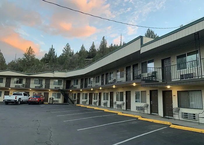 John Day Hotels