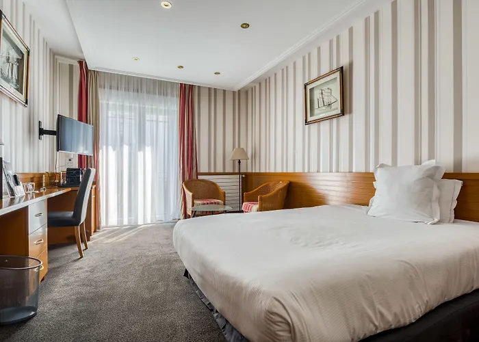 Hotel Le Berry Saint-Nazaire 