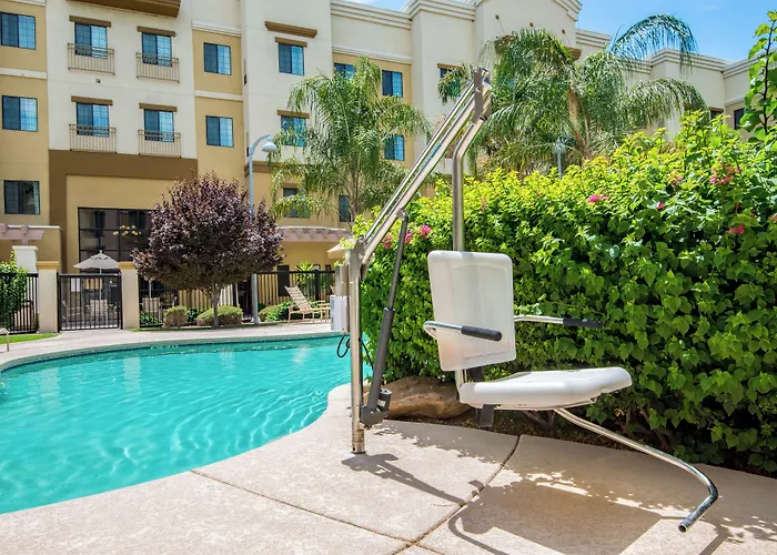 Holiday Inn Express & Suites Phoenix Glendale Dist By Ihg