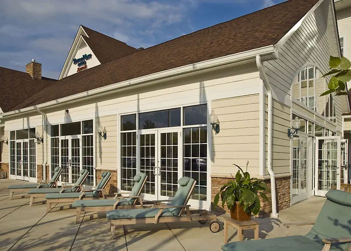 Clinton Hotels