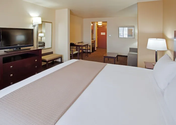Dinuba Hotels