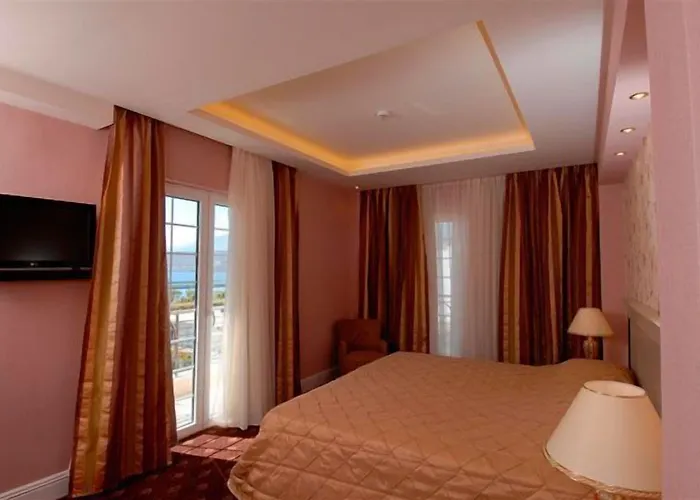 Hotels in Itea