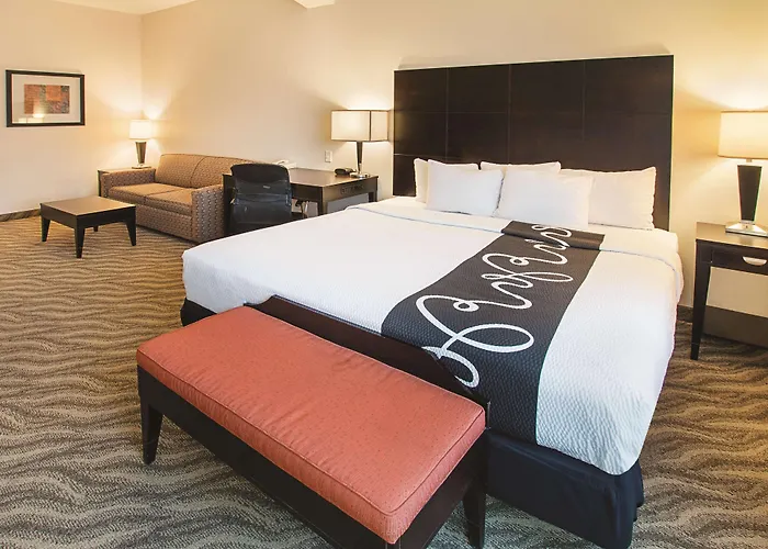 La Quinta By Wyndham Glen Rose Hotel