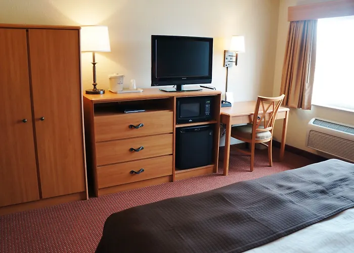 Anamosa Hotels