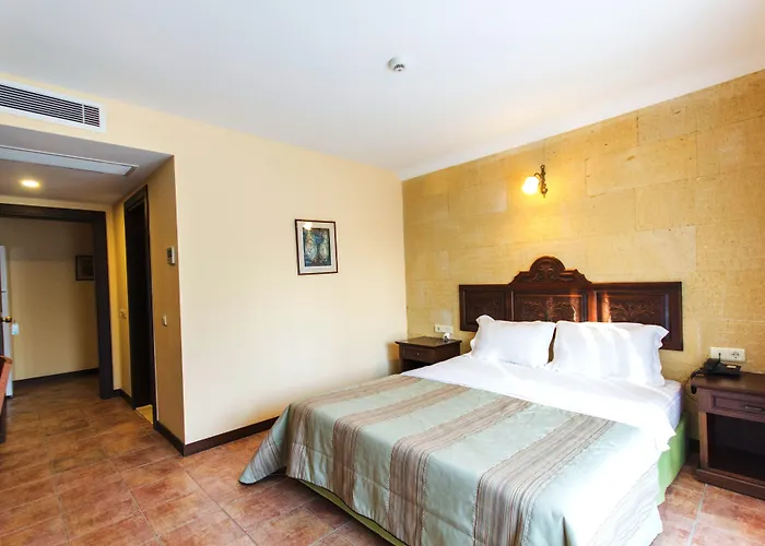 Hotels in Yaliciftlik