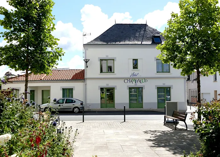 Oree-d'Anjou Hotels