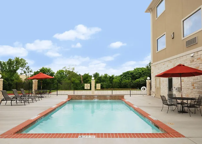 Ramada By Wyndham College Station Hotel