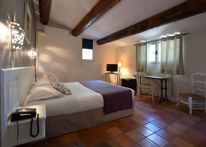 Logis Hotel le Mas De Cure Bourse LʼIsle-sur-la-Sorgue