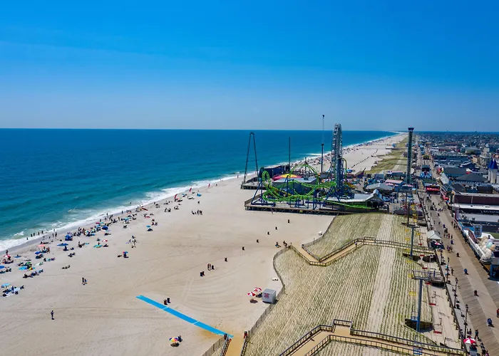 Boardwalk Hotel Charlee & Apartments Beach Hotel Oceanfront