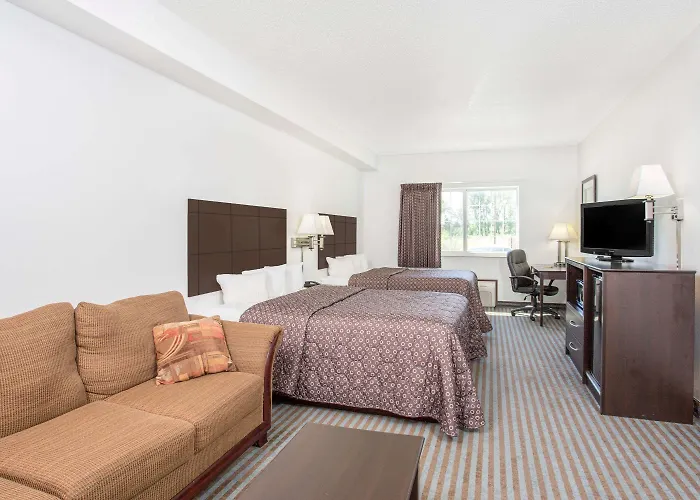 Cedar Falls Hotels