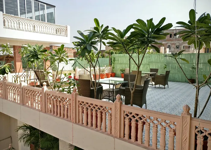 Jaipur Hotels With Pool