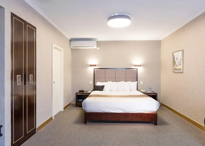 Eltham Hotels