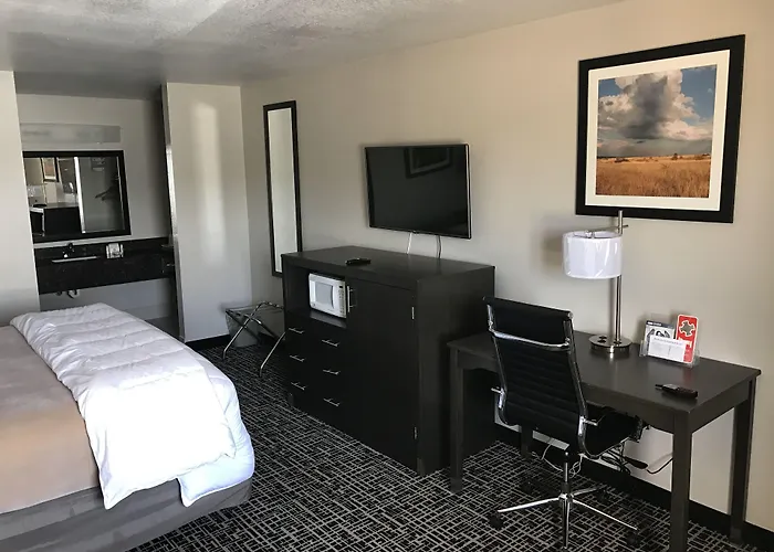 Days Inn By Wyndham Grove