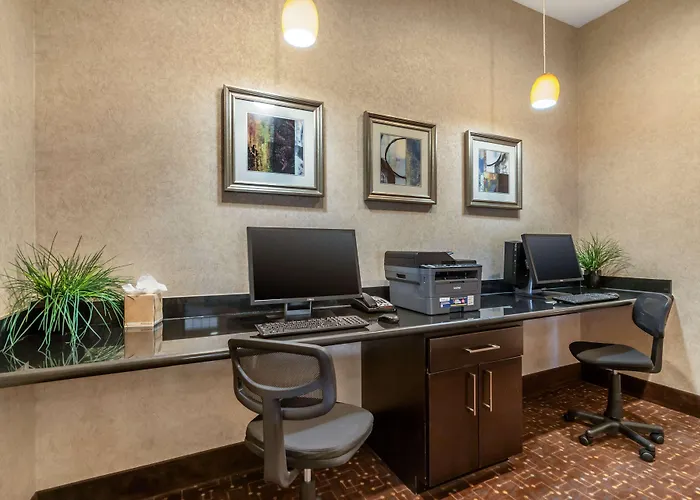 Best Western Plus Lytle Inn And Suites
