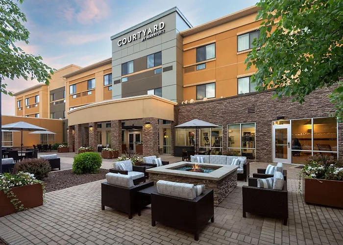 Courtyard Mankato Hotel & Event Center