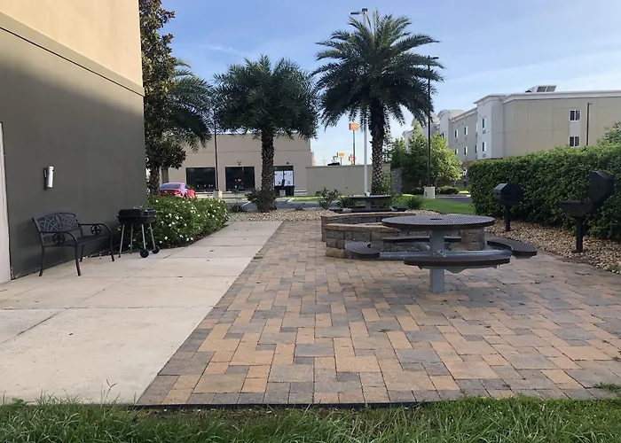 La Quinta By Wyndham Gonzales La Hotel