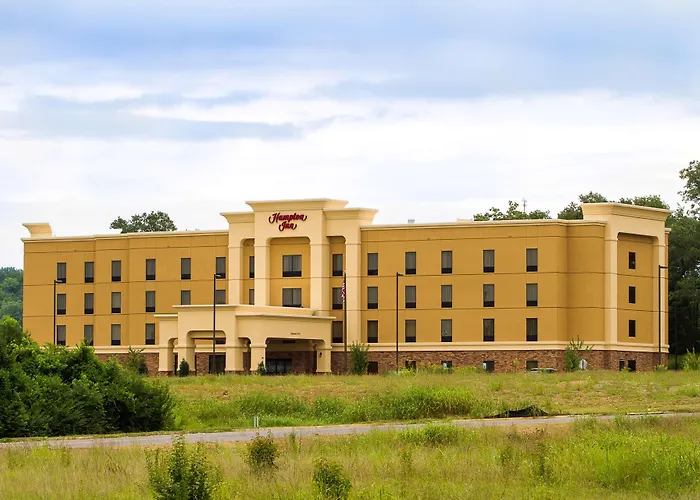 Fayetteville Hotels