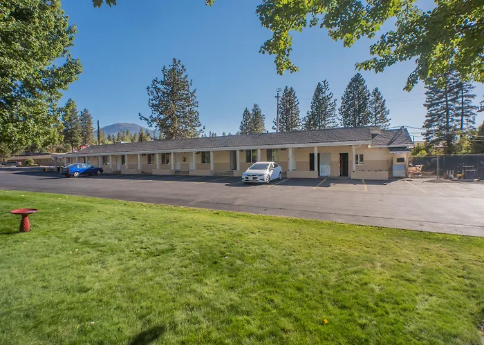 Shasta Pines Motel & Suites