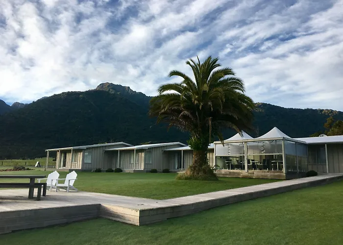 Pukaki Hotels