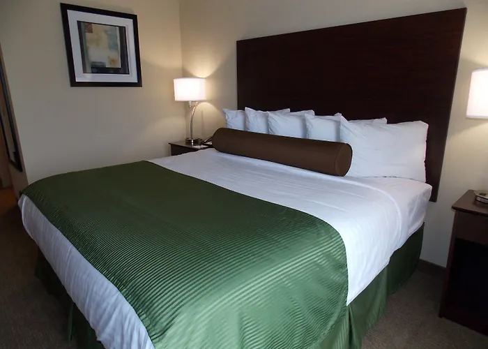 Crookston Hotels