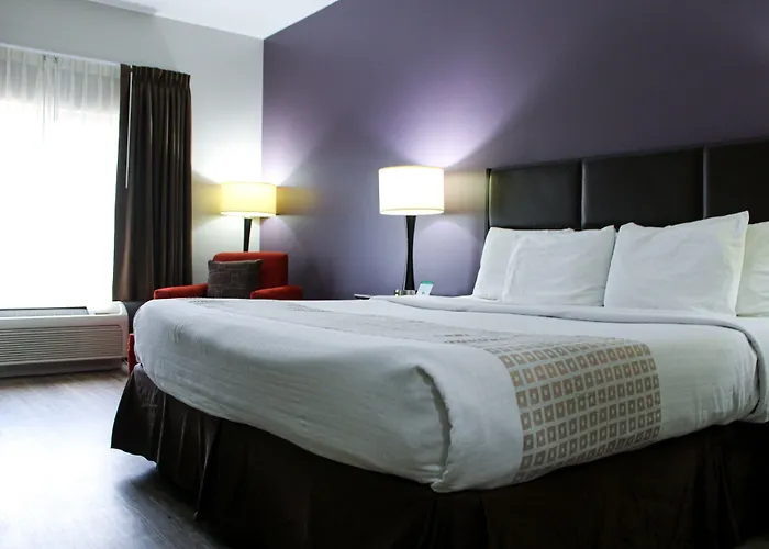 Parkwood Inn & Suites Manhattan