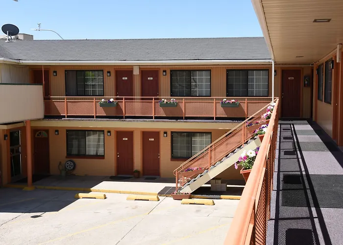 Esquire Inn Elko