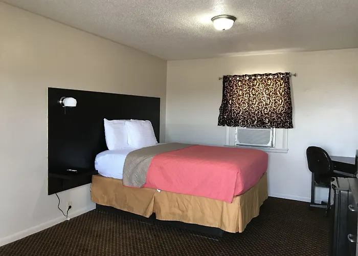 Knob Noster Hotels