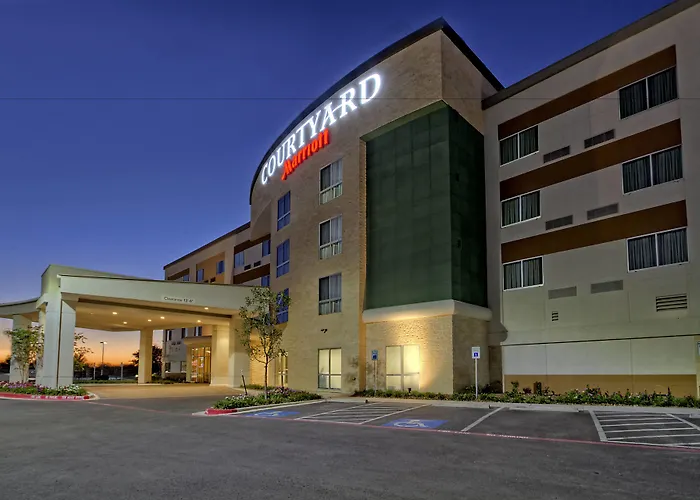 Courtyard By Marriott San Marcos