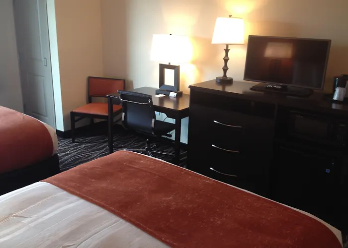 Waupun Hotels