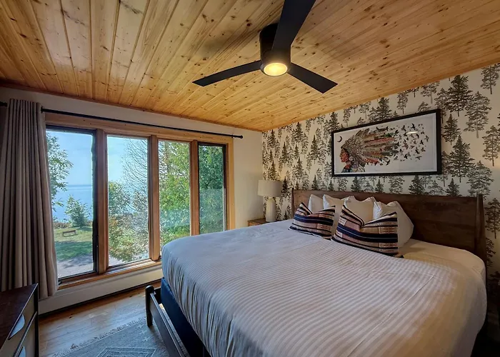 Thomsonite Inn On Lake Superior