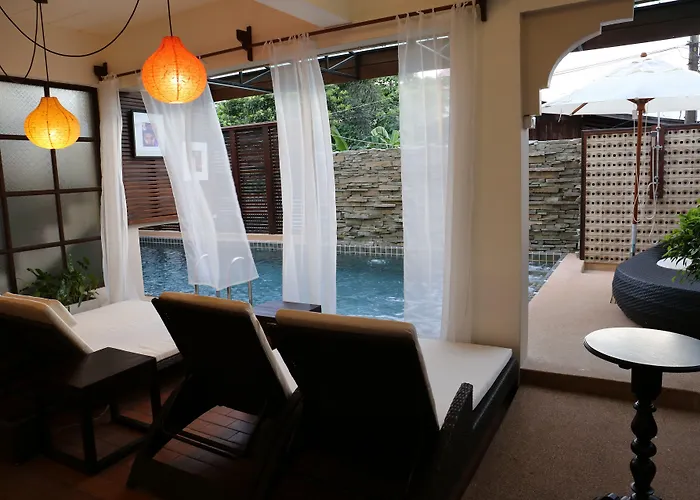 Kampaeng Ngam Hotel - Steps to Night Bazaar&Old City Chiang Mai