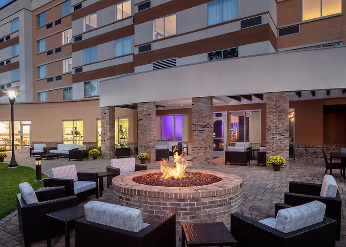 Courtyard By Marriott Charleston Downtown/Civic Center Hotel