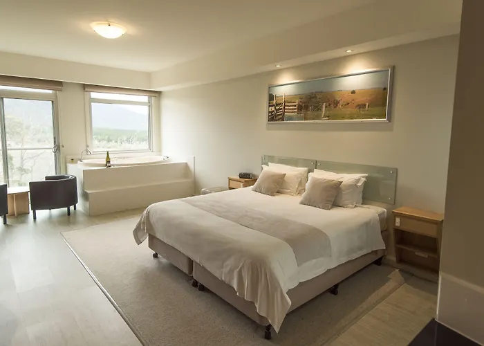 Macedon Hotels
