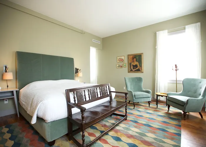 Hotel On North Pittsfield