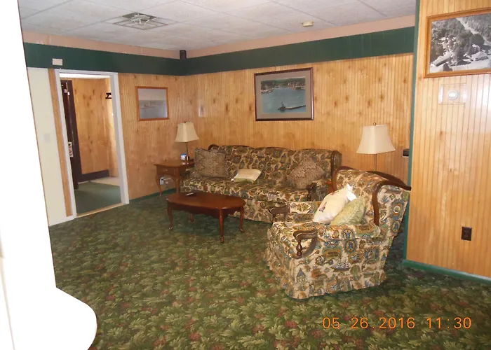 Oswego Hotels