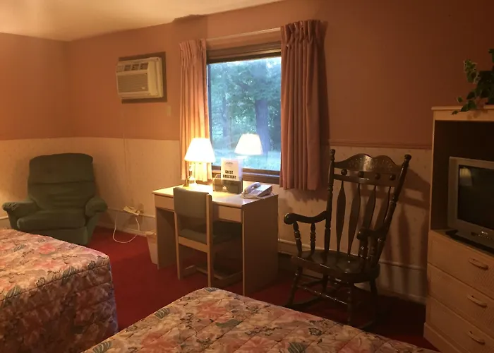 Carlinville Hotels