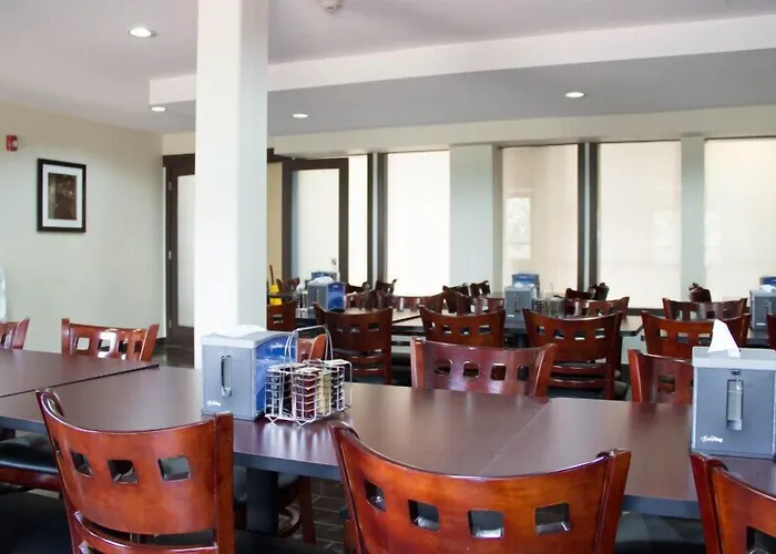 Melville Hotels
