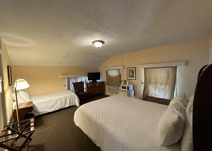The Colonial Inn & Creamery