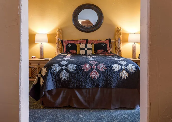 Mariposa Lodge Bed And Breakfast