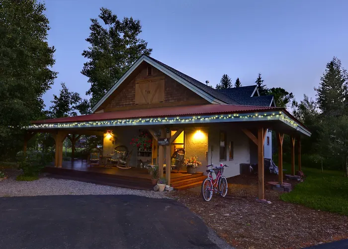 Mariposa Lodge Bed And Breakfast
