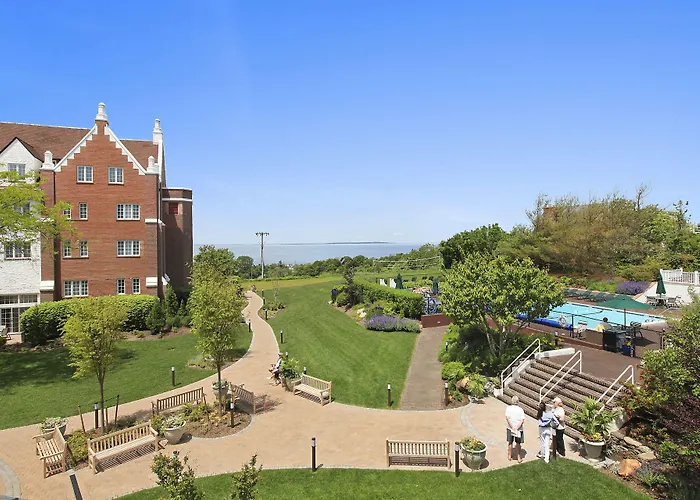 Montauk Manor Hotel