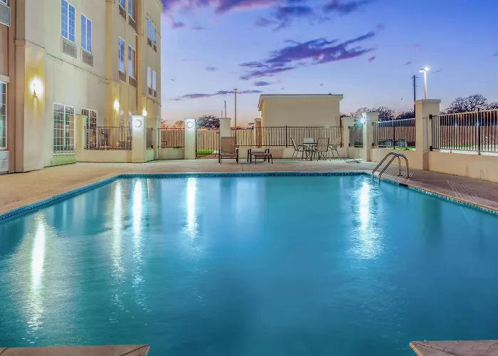 Luling Hotels