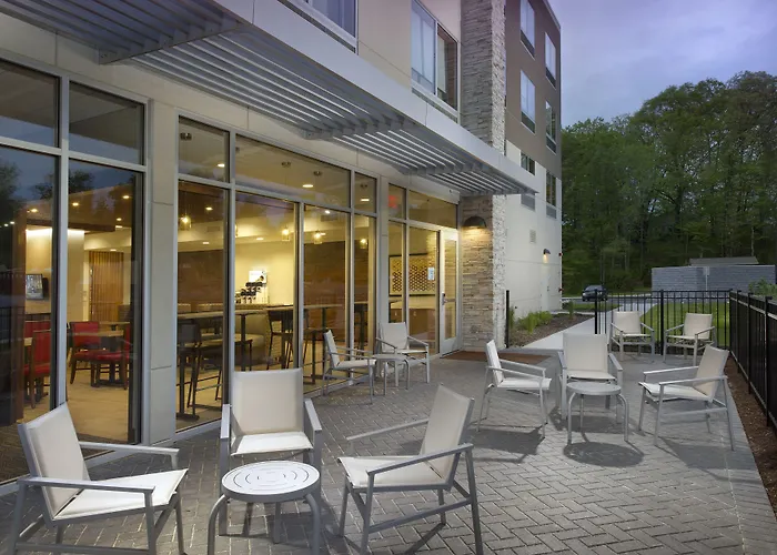 Holiday Inn Express & Suites By Ihg Altoona By Ihg