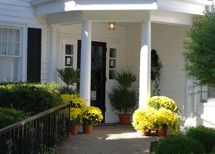 Wickwood Inn Saugatuck